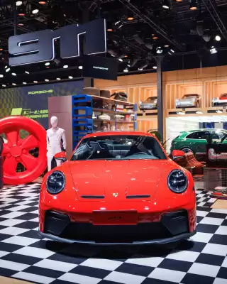 Porsche catalogue (valid until 30-04)