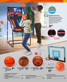 Smyths Toys Prospekt Seite 331