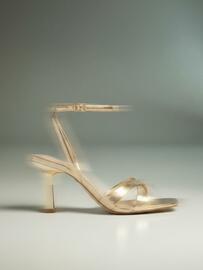 Catálogo Stradivarius Página 4