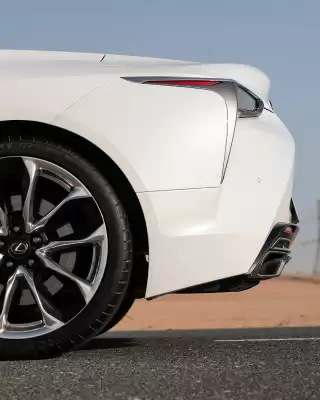 Lexus catalogue (valid until 8-01)