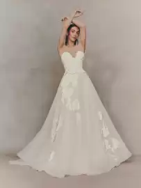 Catálogo Pronovias Página 2