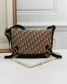 Folleto Dior Página 2