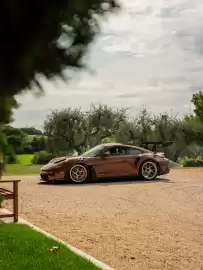 Porsche catalogue Page 4