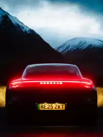 Porsche catalogue Page 3