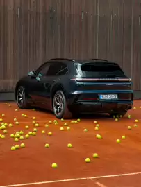 Porsche catalogue Page 6