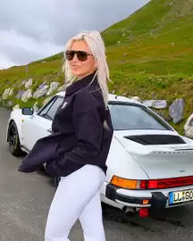 Porsche catalogue Page 2