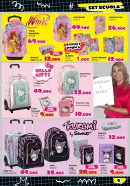 Volantino Orizzonte Pagina 9: Zaino Ovale €35,00, Astuccio 3 Zip €10,00