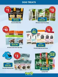 PetO catalogue Page 5: Prime100 Dog Treat Range €17,99, Whimzees Dental Treat Range €15,29