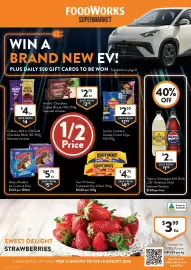 Foodworks catalogue week 33 Page 1: Smith's Crinkle or Double Crunch Chips €2,50, Pepsi or Schweppes Soft Drink €2,00