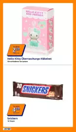 Action Flugblatt woche 33 Seite 11: Snickers €4,49, Hello Kitty Überraschungs-Häkelset €2,39