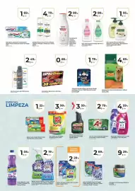 Folheto Aqui é fresco Página 3: Champô Pantene 3 em 1 Liso e Sedoso / Repara e Protege / Anticaspa / Classic €4,79