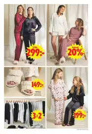 ICA Maxi reklamblad vecka 35 Sida 13: Toffla €149,00, Mywear velourtröja & byxa vuxen €299,00