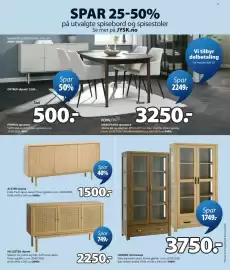 JYSK kundeavis Side 3: JUNGEN vitrineskap €3.750,00, MARSTRAND spisebord €3.250,00