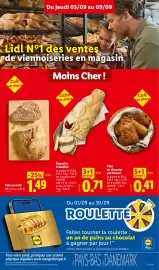 Catalogue Lidl semaine 36 page 15: Baguette croustillle €0,71, Pain au chocolat pur beurre* €0,41