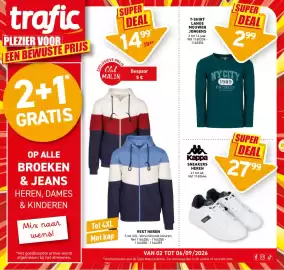 Trafic folder Pagina 1: Sneakers heren €27,99, T-shirt lange mouwen jongens €2,99