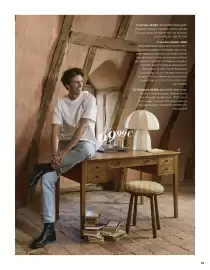 Catalogue Maisons du Monde page 25: Bureau selena €399,00, Tabouret €89,99