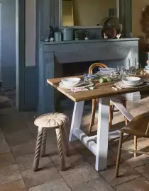 Catalogue Maisons du Monde page 6: Tabouret €79,99, Table à dîner kinfolk €899,00