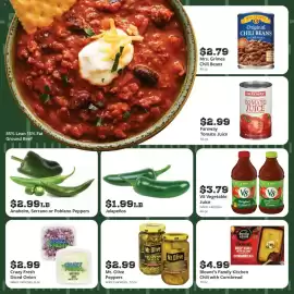 Fareway weekly ad Page 4: Blount's Family Kitchen Chili with Cornbread €4,99, V8 vegetable juice €3,79