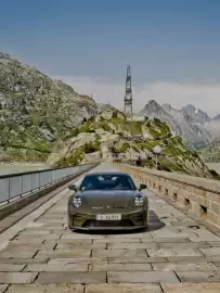 Porsche catalogue Page 3