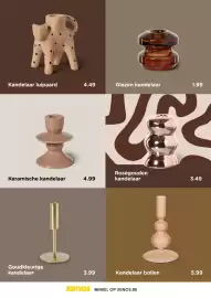 Xenos folder Pagina 29: Goudkleurige kandelaar €3,99, Keramische kandelaar €4,99