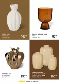 Xenos folder Pagina 32: Vaas melkglas €16,99, Witte vaas €14,99