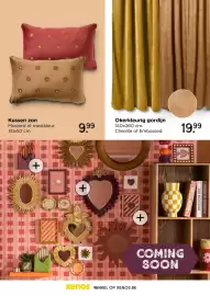 Xenos folder Pagina 7: Okerkleurig gordijn €19,99, Kussen zon €9,99