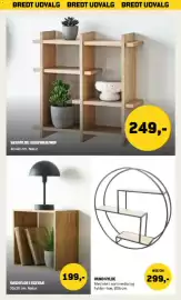 XL-BYG tilbudsavis Side 45: Væghylde i egetræ €199,00, Væghylde i egefiner/mdf €249,00
