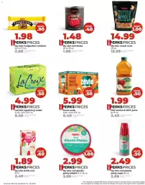 Hy-Vee weekly ad week 38 Page 6: Hy-Vee roasted & lightly salted whole cashews €14,99, Old Orchard 100% juice €1,99