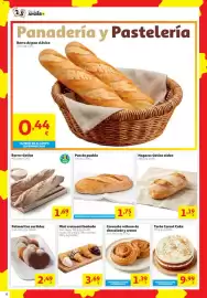 Folleto Alcampo Página 6: Caracola rellena de chocolate y crema €1,39, Hogaza rústica aldea €1,19