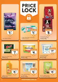 Foodworks catalogue week 38 Page 8: Smith's Crackers €2,00, Tip Top English Muffins €3,20