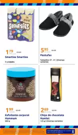 Folheto Action semana 38 Página 23: Smarties Smarties €1,79, Pantufas €5,95