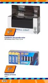 Folheto Action semana 39 Página 6: Warm white Por unidade 677 6.77/un. 7.95 N WALL LIGHT 3000K Day/night Sensor Candeeiro de