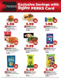 Hy-Vee weekly ad week 40 Page 5: Bud by Dole celery hearts €1,98, Hy-Vee fruit snacks €6,99