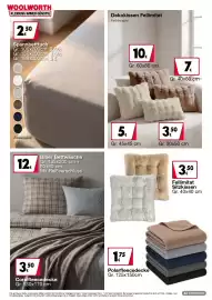 Woolworth Prospekt Seite 32: Polar-Fleecedecke €1,75, Fellimitat-Dekokissen €3,50