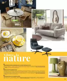Catalogue Hémisphère Sud page 3: Table ronde allongée centrale €1.819,00, Canape 2 places dossier reculant €1.609,00