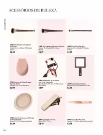 Catálogo Oriflame Página 124: Espelho glam vanity €6,79, Modelador de pestanas com pente separador €3,99
