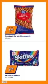 Action folder week 41 Pagina 30: Snacks of the World notenmix €1,79, Skittles Darkside €3,49