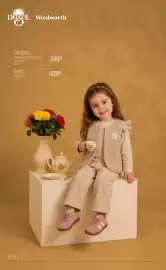Catálogo Woolworth Página 38: Tenis €229,90, Conjunto playera, chaleco y pantalon €349,90