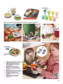 Catálogo IKEA Página 17: Duktig - pizza de peluche €11,00, Duktig - vasos y copas €4,00