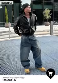 Bershka gazetka tydzień 41 Strona 4: Jeansy o kroju super baggy Bershka €129,00