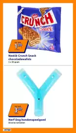Action folder week 42 Pagina 26: Nestlé Crunch Snack chocoladewafels €1,39, Nerf Dog hondenspeelgoed €3,49