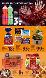 Coop 365 tilbudsavis uge 42 Side 22: Tims classic chocolate chip cookie €8,00, Blomsterdekoration i potte €99,00