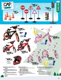 Catalogue JouéClub page 279: Cônes de signalisation €11,99, Feu tricolore de signalisation 3 ans €19,99