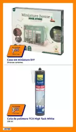 Folheto Action semana 42 Página 6: Casa em miniatura DIY €7,95, Cola de polímero TCX High Tack White €3,99