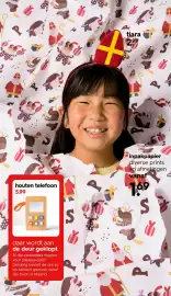 HEMA folder Pagina 3: S ९ tiara $2.99 P houten telefoon 5.99 3 S daar wordt aan de deur geklopt Al die cadeautjes regelen