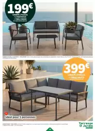 Catalogue Conforama page 18: Canape d'angle + table haute €399,00, Canape 2 places + 2 fauteuils + table basse €199,00
