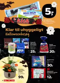 SuperBrugsen tilbudsavis uge 43 Side 8: Kick, Mini-Muh eller Skippers Pipes €5,00, Coop slik eller Toms karameller €25,00