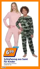 Action Flugblatt woche 43 Seite 15: Schlafanzug aus Samt für Kinder €6,99