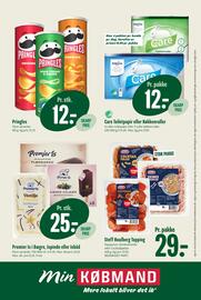 Min Købmand tilbudsavis uge 43 Side 14: Premier Is i Bægre, Ispinde eller Isbåd €25,00, Pringles €12,00