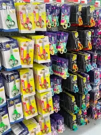 Catálogo Hemsa semana 43 Página 5: Tijera color Tijera colar ZURDA Tyera Scolar URDA 3D Tijera colar 冠 Tijero colar Tijera